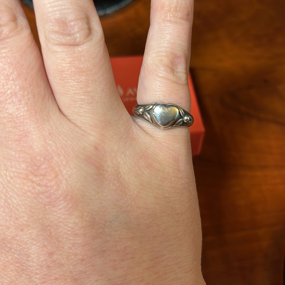 Retired James Avery Ring Sterling Silver Heart Ring. Size 7. - Picture 2 of 4